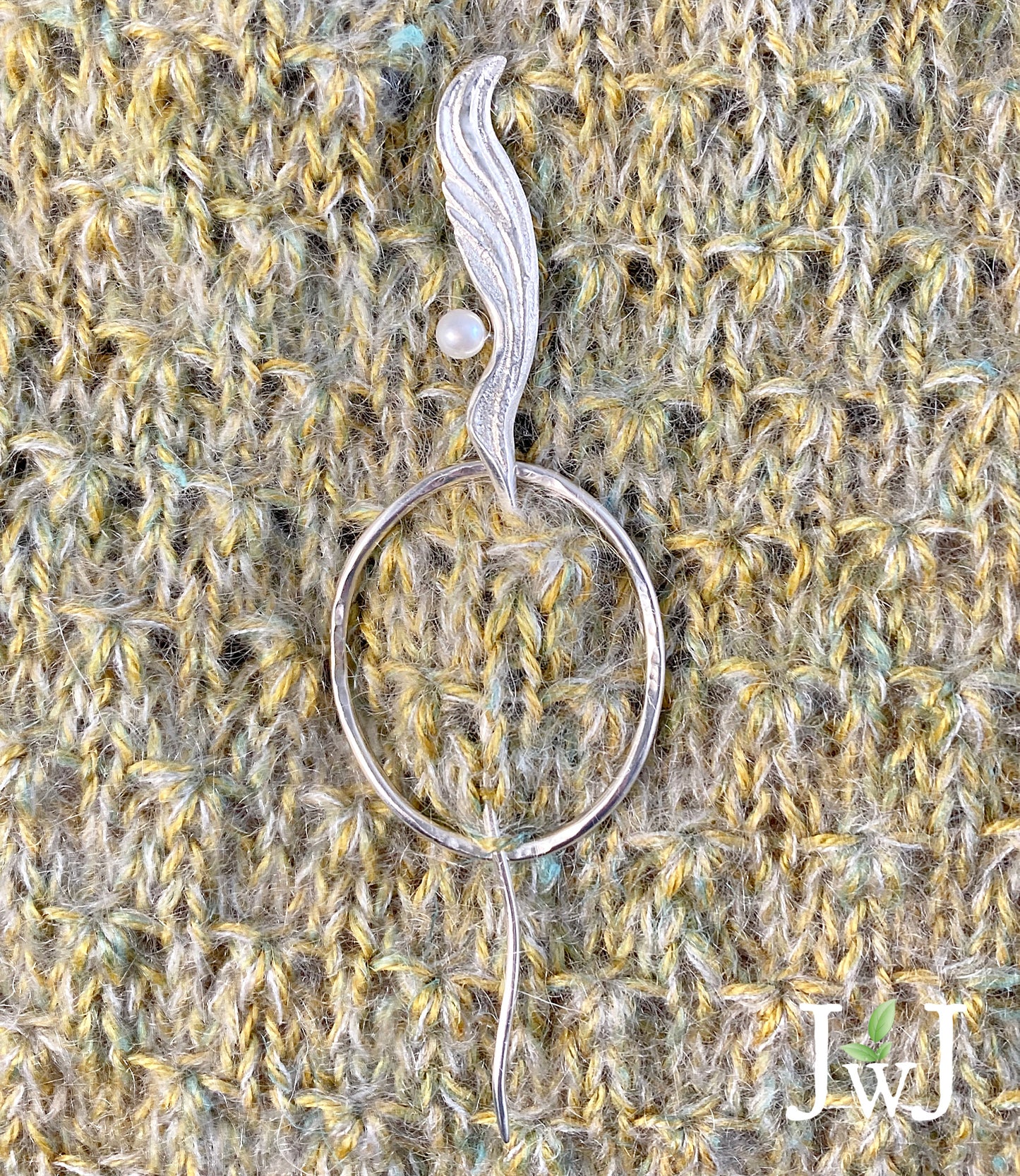 White Pearl Ripple Wave Shawl Pin