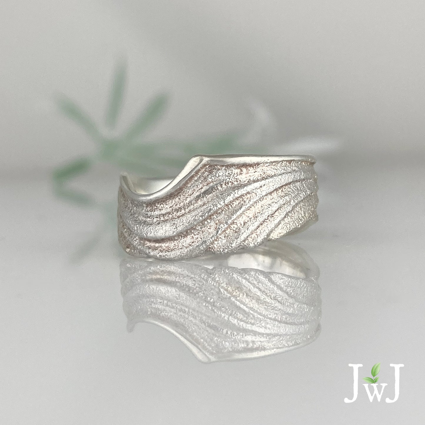 Ancient Sands Rippling Cradled In The Waves Ring - 14kt gold