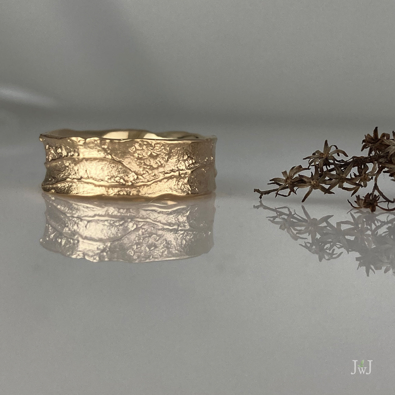 Winter Meadow Wedding Band 8mm